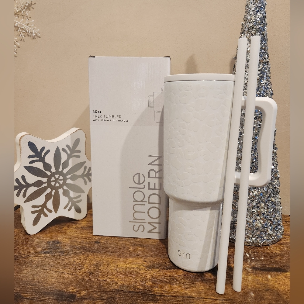 SimpleModern- Holiday Trekmas 2023 Trek 40oz (G.I.T.D Cheetah)